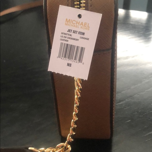 New with tags Michael Kors Large crossbody bag. - Picture 4 of 4